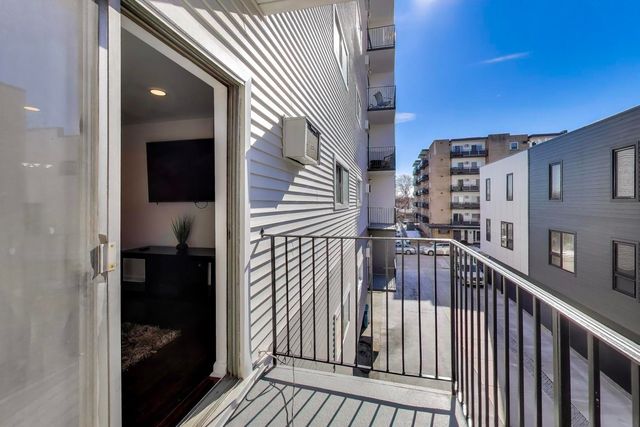 7449 Washington Street 206, Forest Park, IL 60130