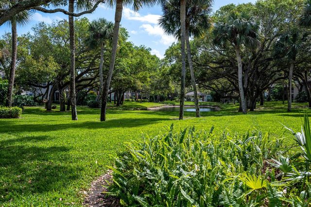 101 W Park Shores Circle 2, Indian River Shores, FL 32963