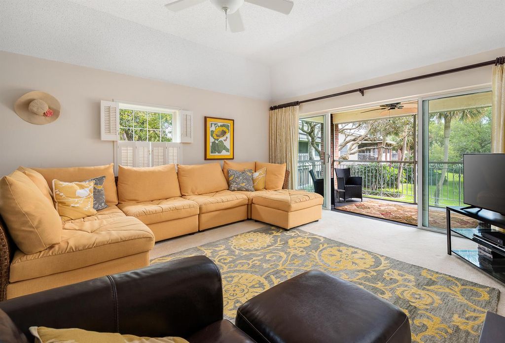 101 W Park Shores Circle 2, Indian River Shores, FL 32963