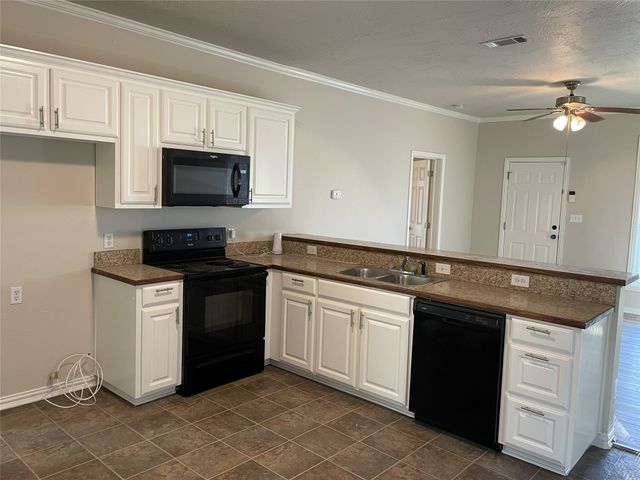 1414 W Sears Street, Denison, TX 75020
