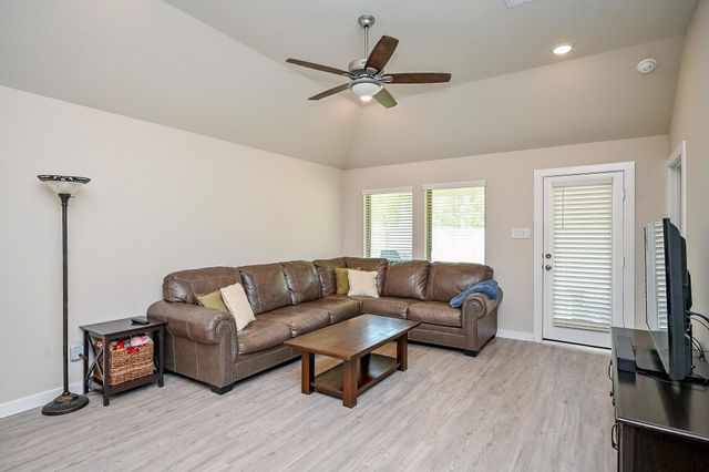 1188 Filly Creek Drive, Alvin, TX 77511