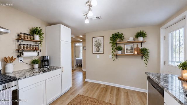 4618 E Overbrook Dr, Louisville, KY 40216