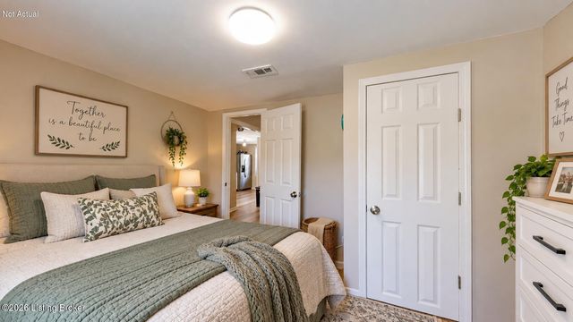 4618 E Overbrook Dr, Louisville, KY 40216