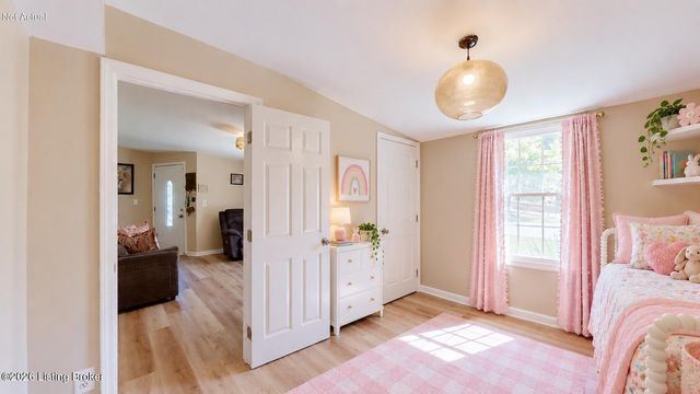4618 E Overbrook Dr, Louisville, KY 40216