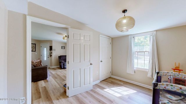 4618 E Overbrook Dr, Louisville, KY 40216