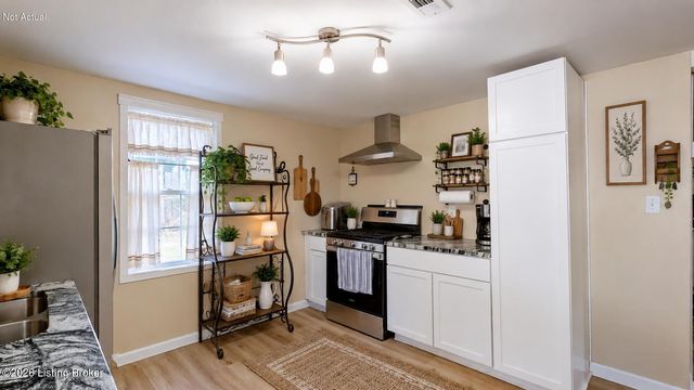 4618 E Overbrook Dr, Louisville, KY 40216