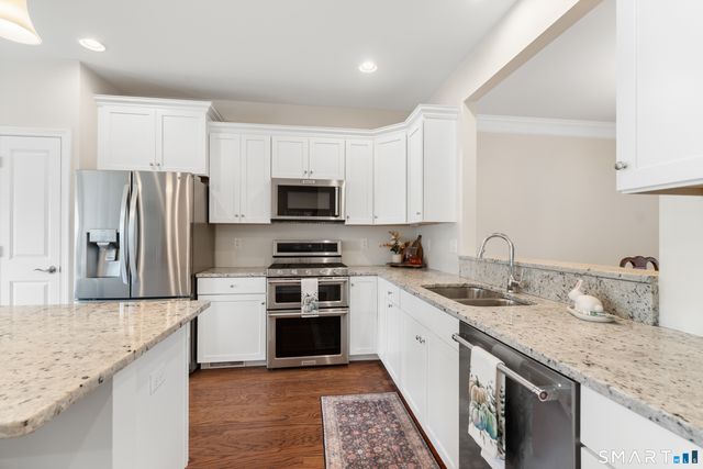 733 Championship Drive 733, Oxford, CT 06478