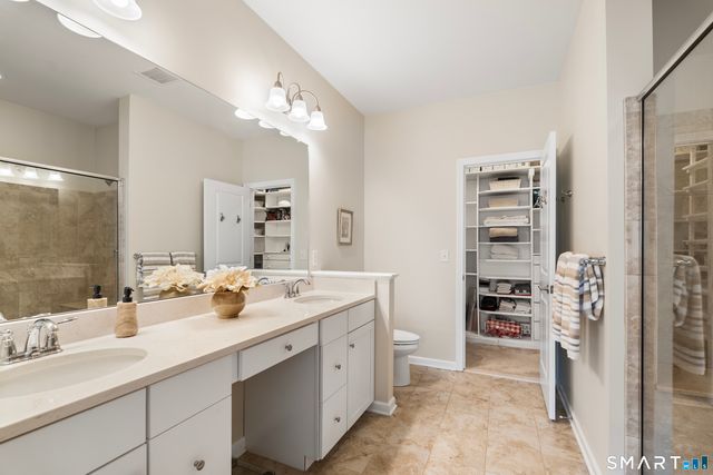 733 Championship Drive 733, Oxford, CT 06478