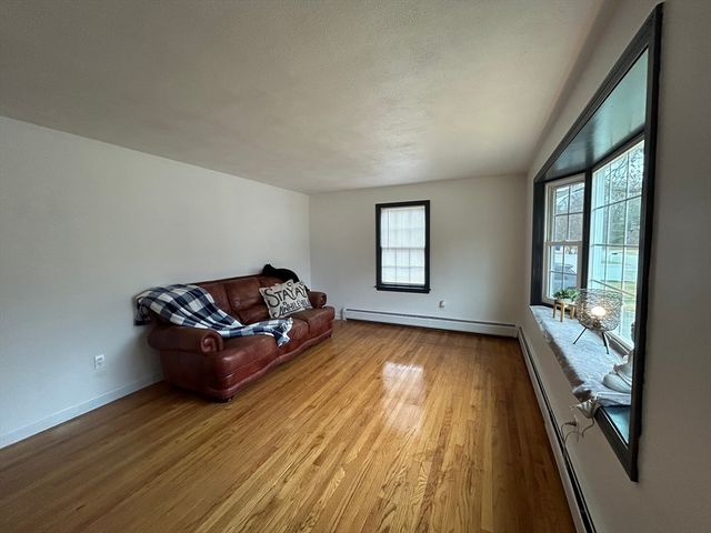 10 Walter St, Norton, MA 02766