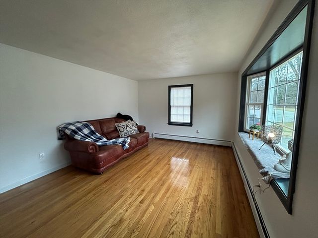 10 Walter St, Norton, MA 02766