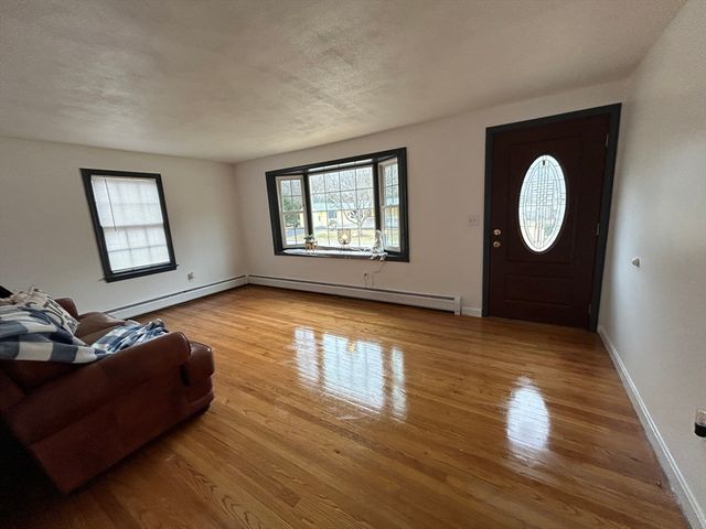 10 Walter St, Norton, MA 02766