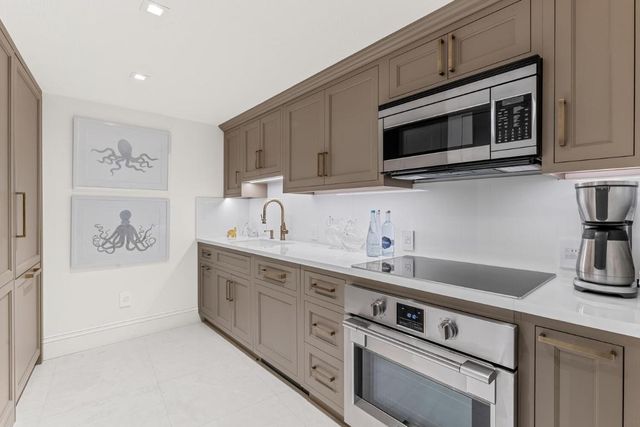 2774 S Ocean Boulevard 105, Palm Beach, FL 33480