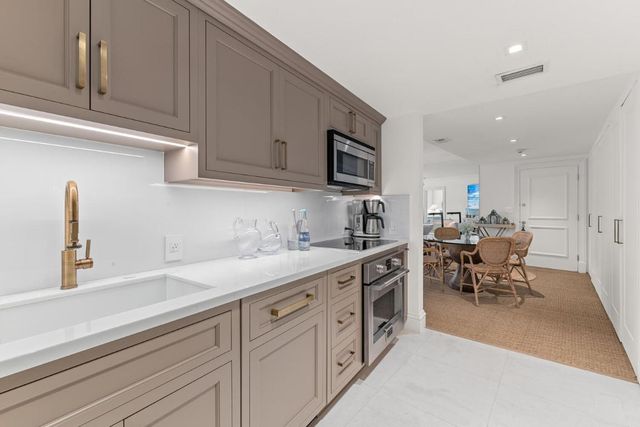 2774 S Ocean Boulevard 105, Palm Beach, FL 33480