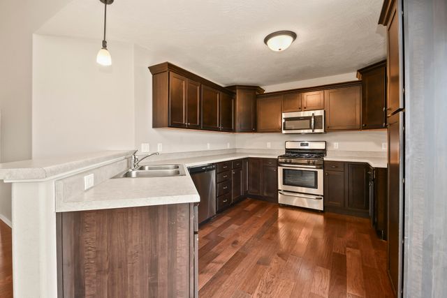 1403 N Farmington Drive, Ozark, MO 65721