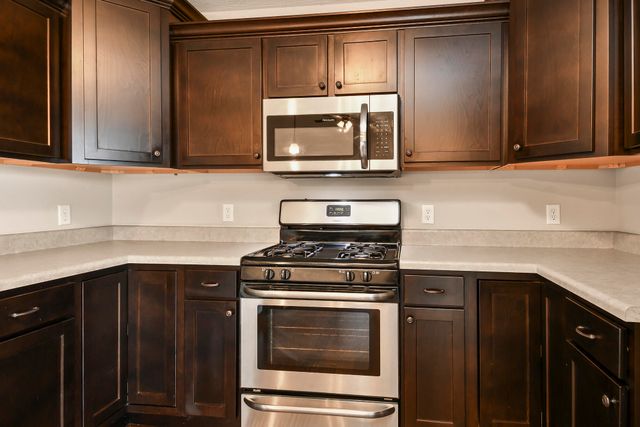 1403 N Farmington Drive, Ozark, MO 65721