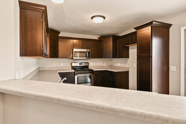 1403 N Farmington Drive, Ozark, MO 65721