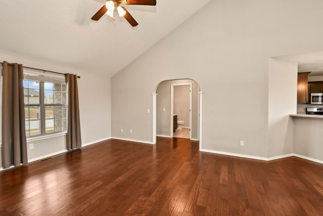 1403 N Farmington Drive, Ozark, MO 65721