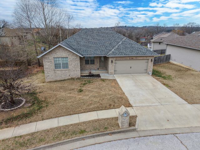 1403 N Farmington Drive, Ozark, MO 65721
