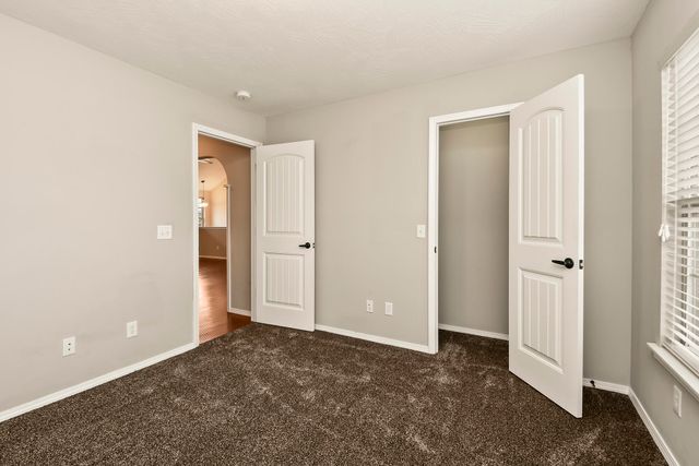 1403 N Farmington Drive, Ozark, MO 65721