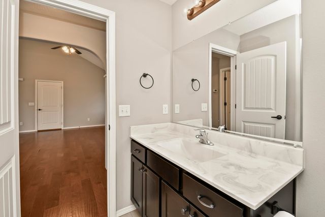 1403 N Farmington Drive, Ozark, MO 65721