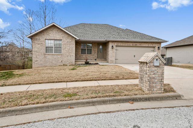 1403 N Farmington Drive, Ozark, MO 65721