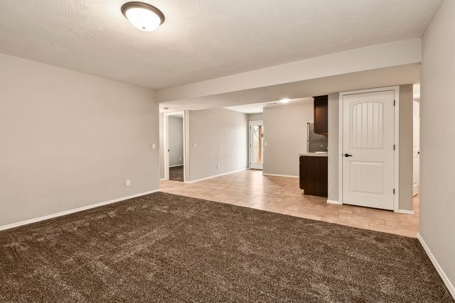 1403 N Farmington Drive, Ozark, MO 65721