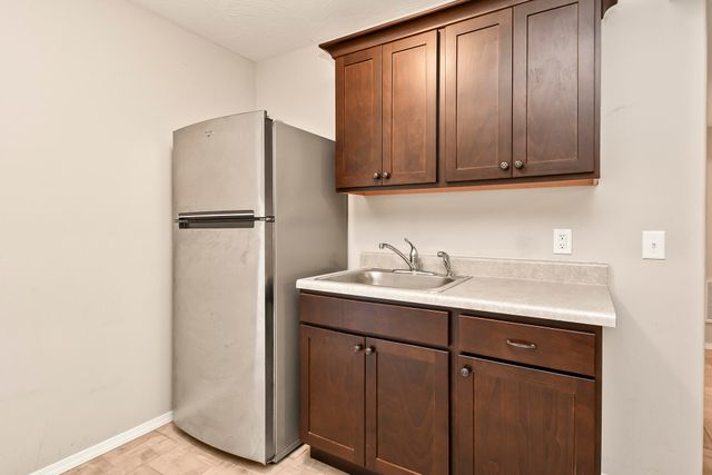 1403 N Farmington Drive, Ozark, MO 65721