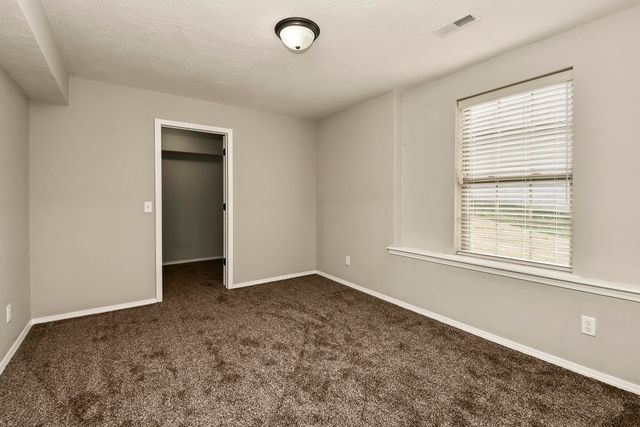 1403 N Farmington Drive, Ozark, MO 65721