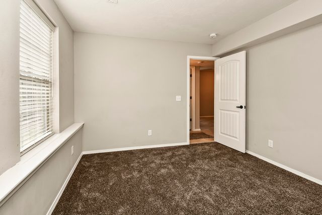 1403 N Farmington Drive, Ozark, MO 65721