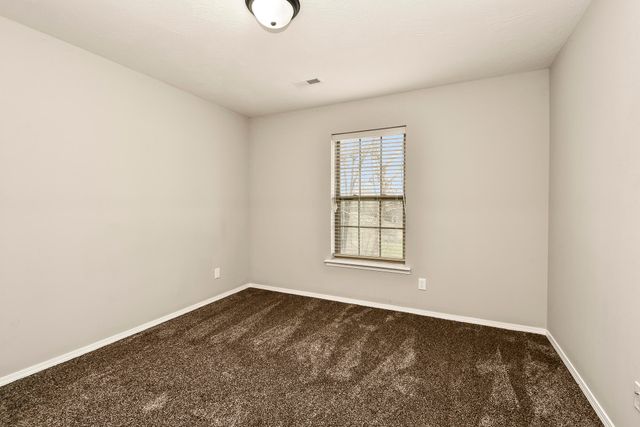 1403 N Farmington Drive, Ozark, MO 65721