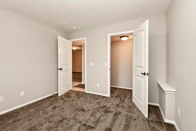 1403 N Farmington Drive, Ozark, MO 65721