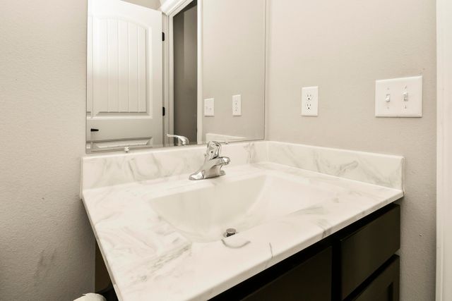 1403 N Farmington Drive, Ozark, MO 65721