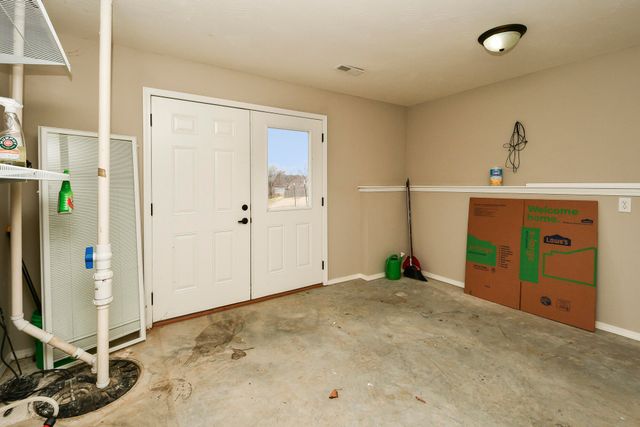 1403 N Farmington Drive, Ozark, MO 65721