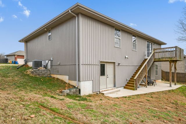 1403 N Farmington Drive, Ozark, MO 65721
