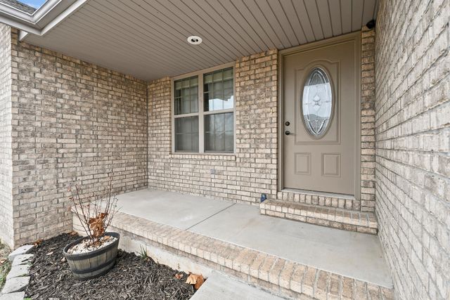 1403 N Farmington Drive, Ozark, MO 65721
