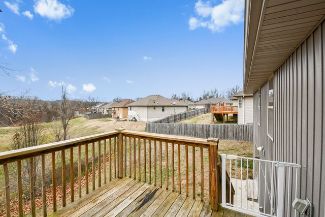 1403 N Farmington Drive, Ozark, MO 65721