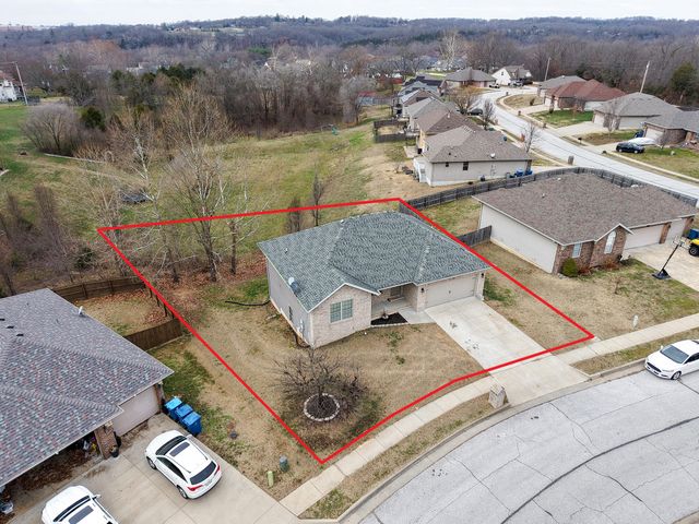 1403 N Farmington Drive, Ozark, MO 65721