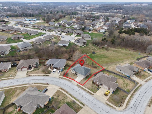 1403 N Farmington Drive, Ozark, MO 65721