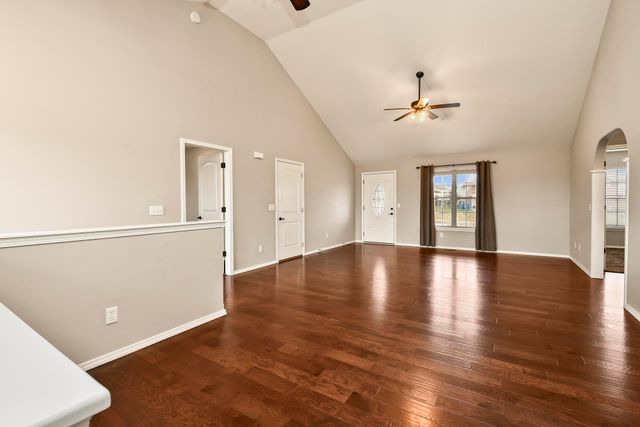 1403 N Farmington Drive, Ozark, MO 65721