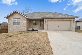 1403 N Farmington Drive, Ozark, MO 65721