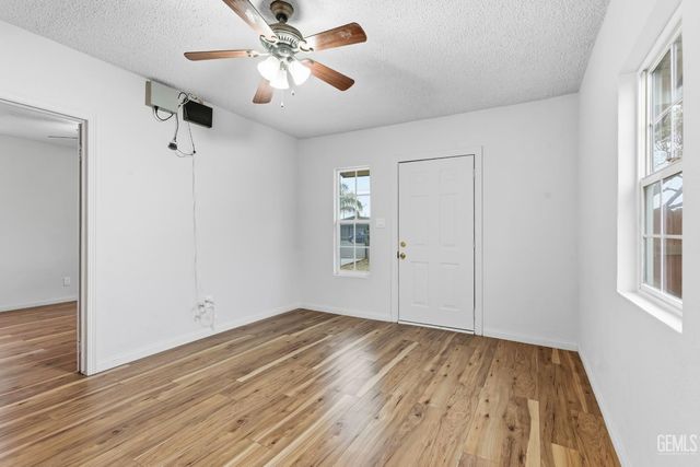 125 L Street, Bakersfield, CA 93304