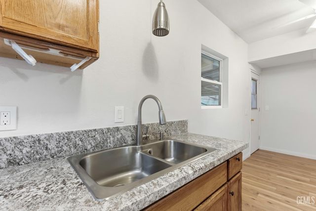 125 L Street, Bakersfield, CA 93304