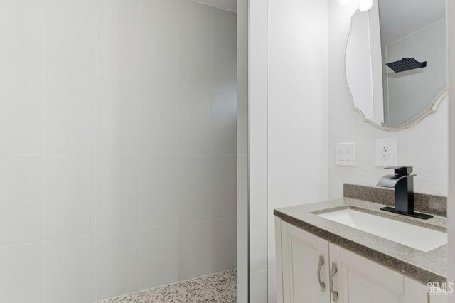 125 L Street, Bakersfield, CA 93304