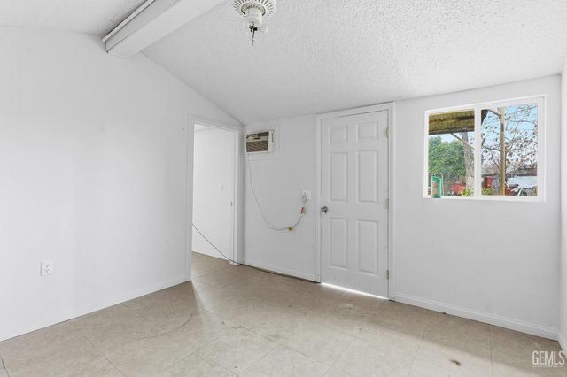 125 L Street, Bakersfield, CA 93304