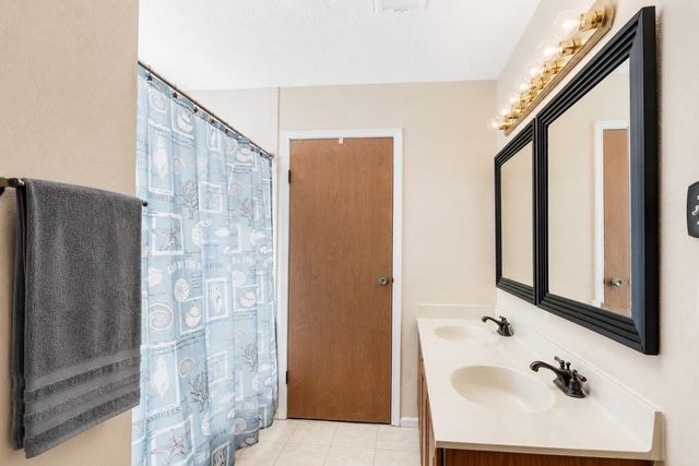 5406 Creek Shadows Drive, Kingwood, TX 77339