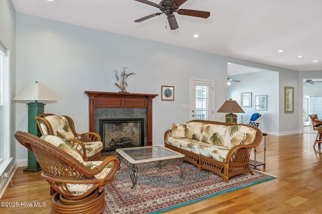 212 Lakeshore Drive, Lake Waccamaw, NC 28450