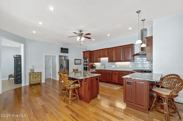 212 Lakeshore Drive, Lake Waccamaw, NC 28450