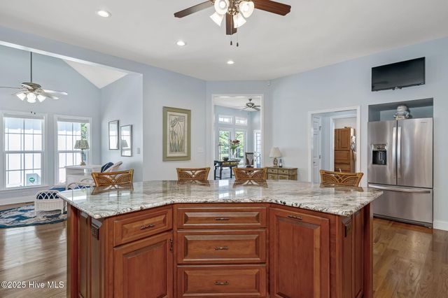 212 Lakeshore Drive, Lake Waccamaw, NC 28450