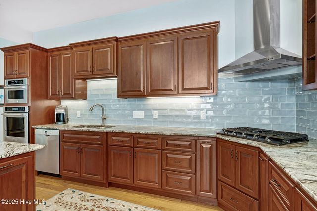 212 Lakeshore Drive, Lake Waccamaw, NC 28450