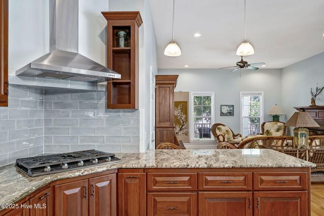 212 Lakeshore Drive, Lake Waccamaw, NC 28450